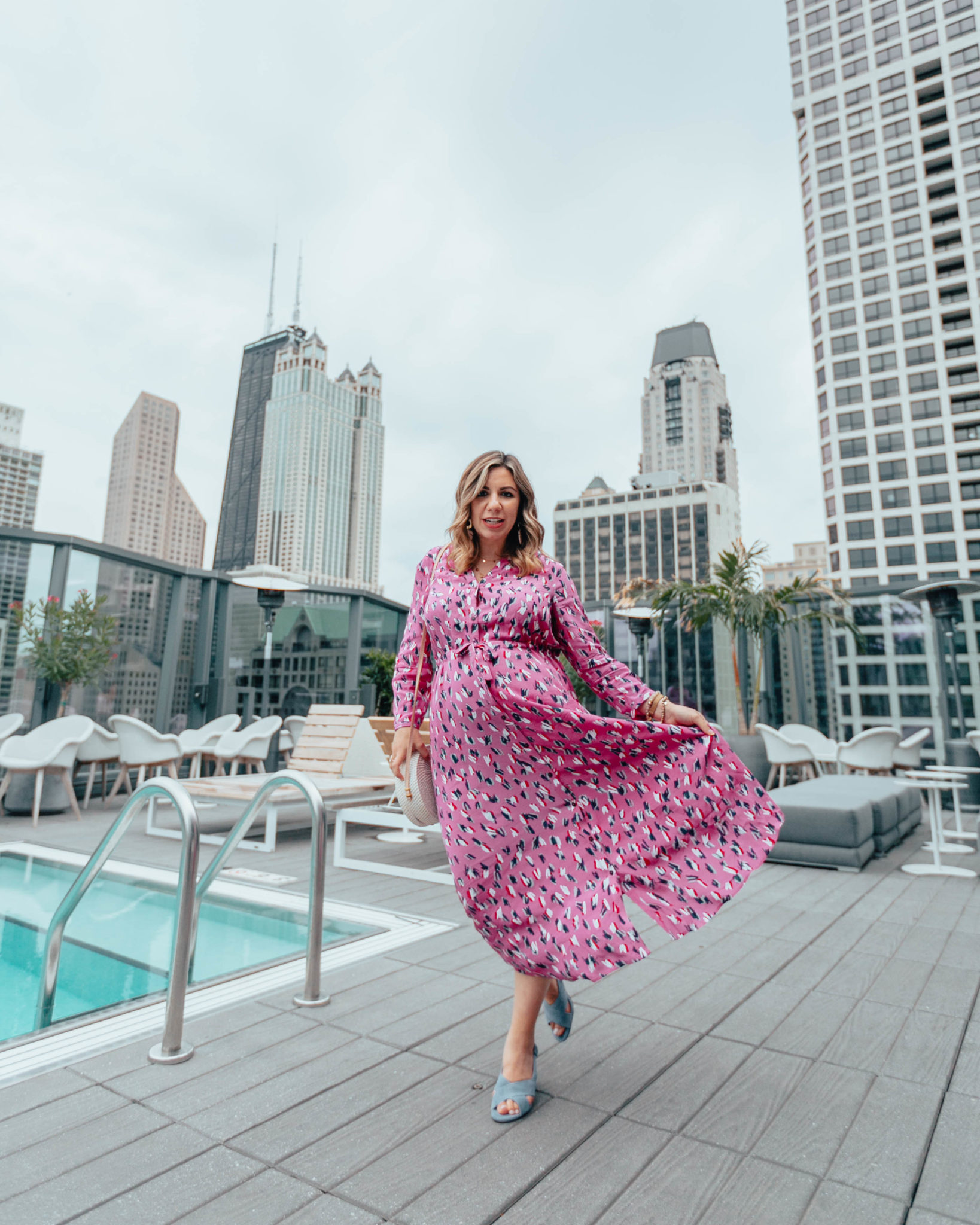6 Weeks To Go, a pregnancy update featured by top US life and style pregnant blogger, Glass of Glam: image of a pregnant woman in Chicago wearing Nic + Zoe maxi dress, Naturalizer suede sandals, a Novum Rattan bag, Ettika palm leaf earrings.