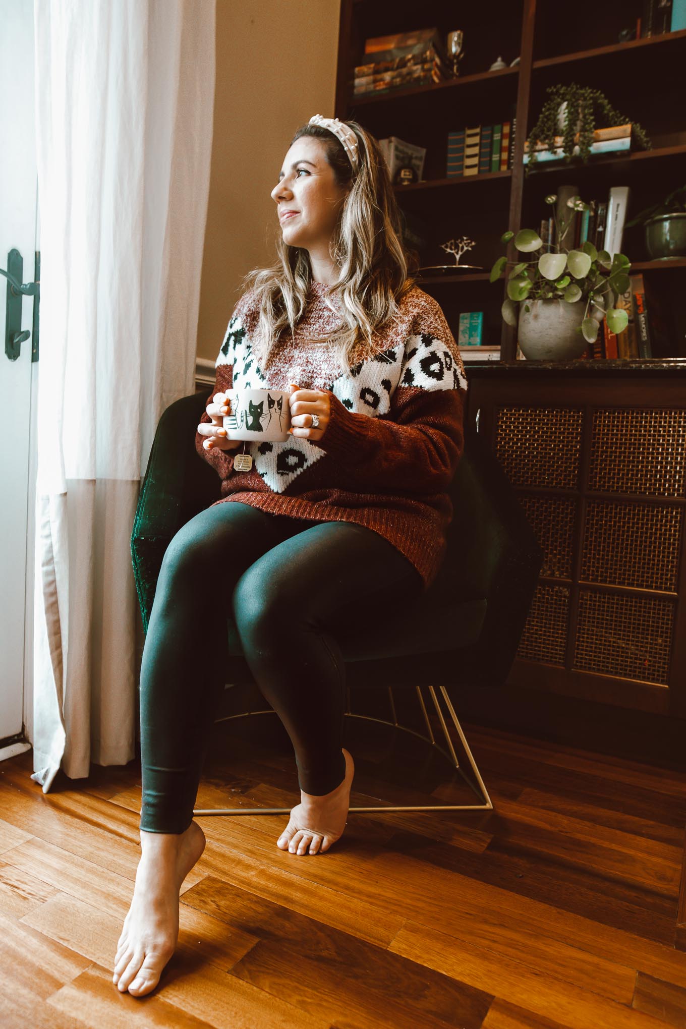 Pearl Headband by popular Chicago fashion blog, Glass of Glam: image of a woman sitting in a green velvet chair and wearing a Pink Lily Fascinating Stories Animal Print Burgundy Sweater, Nordstrom Spanx faux leather leggings, and Amazon Pearl Velvet Headband. 