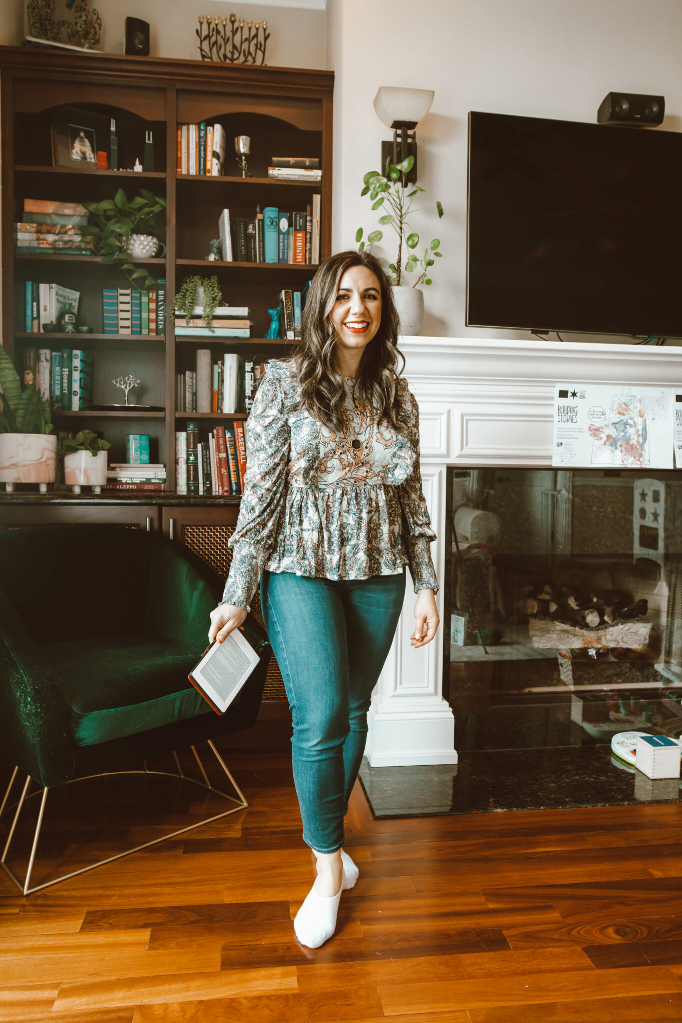 Light Reading Materials by popular Chicago lifestyle blog, Glass of Glam: image of a woman wearing a ruffle top, Agolde jeans, and a Kendra Scott necklace. 
